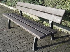 Litinová lavička PARK s recyklovaným plastem
