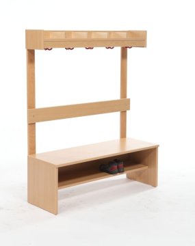 Šatny, koupelny, přebalovací pulty a úložné prostory